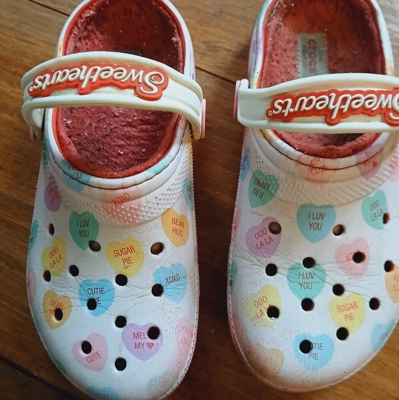 Crocs x Sweethearts Shoes Slides Clogs Valentines Kids J3  Lined - Picture 1 of 7